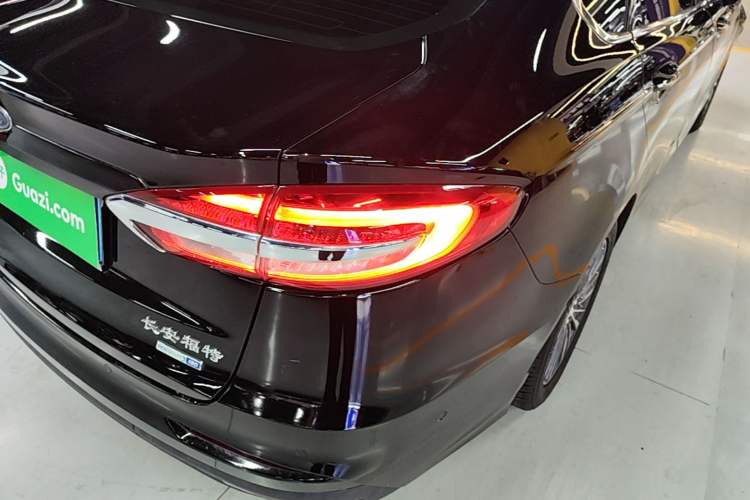 Used Ford Mondeo 2018 EcoBoost 180 SmartControl Luxury Model China V Standard Right Rear Taillight