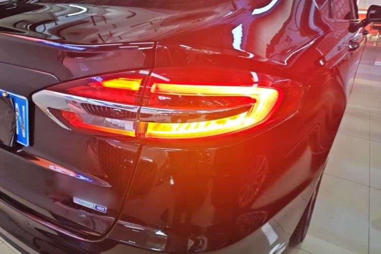 Used Ford Mondeo 2018 EcoBoost 180 Smart Control Fashion Model China VI Standard Right Rear Taillight