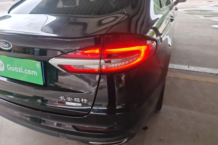 Used Ford Mondeo 2018 EcoBoost 200 Smart Control Fashion Model China VI Standard Right Rear Taillight