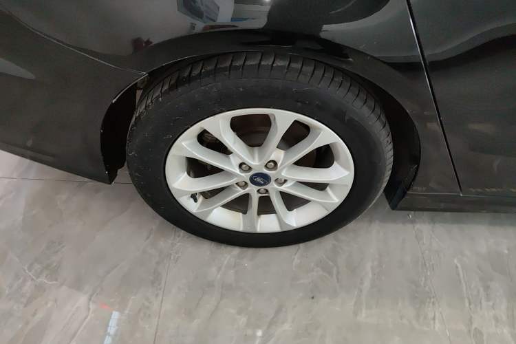 Used Ford Mondeo 2018 EcoBoost 180 Smart Control Fashion Model China VI Standard Right Rear Wheel Hub