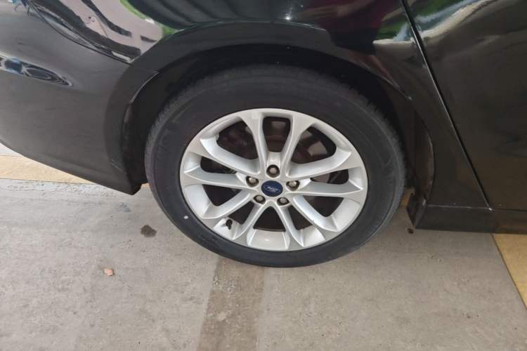 Used Ford Mondeo 2018 EcoBoost 200 Smart Control Fashion Model China VI Standard Right Rear Wheel Hub