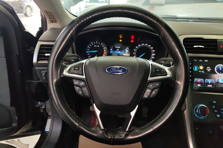 Used Ford Mondeo 2018 EcoBoost 180 Smart Control Fashion Model China VI Standard Steering Wheel