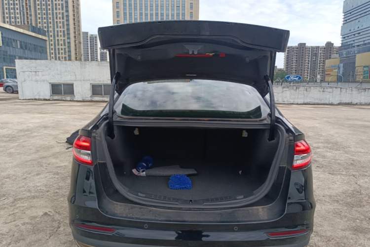 Used Ford Mondeo 2018 EcoBoost 180 Smart Control Fashion Model China VI Standard Trunk