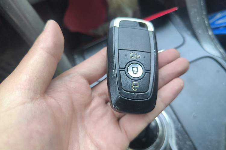 Used Ford Mondeo 2018 EcoBoost 180 Smart Control Fashion Model China V Standard Vehicle Key