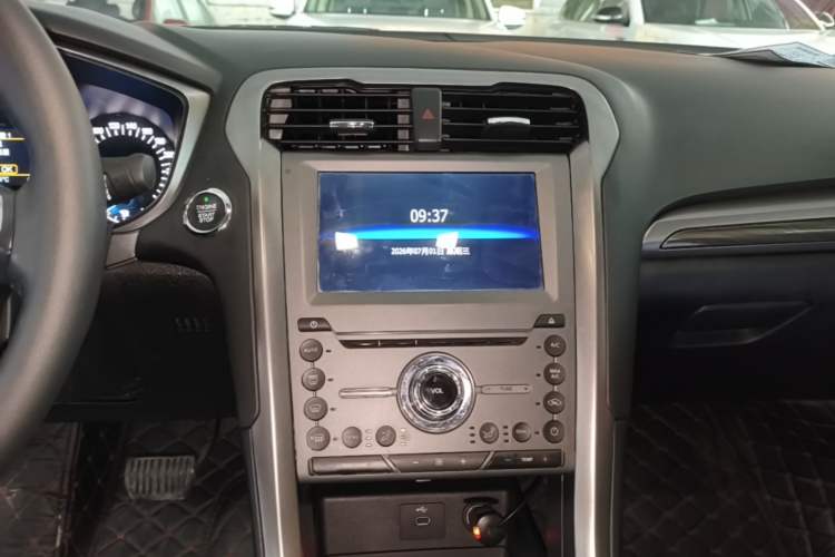 Used Ford Mondeo 2018 EcoBoost 180 Smart Control Fashion Model China VI Standard Audio And AC Panel