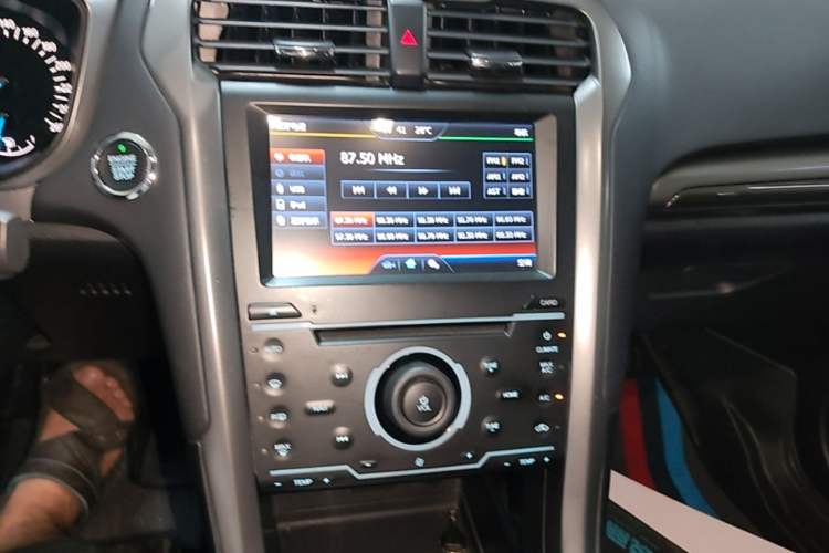 Used Ford Mondeo 2018 EcoBoost 200 Smart Control Fashion Model China VI Standard Audio And AC Panel