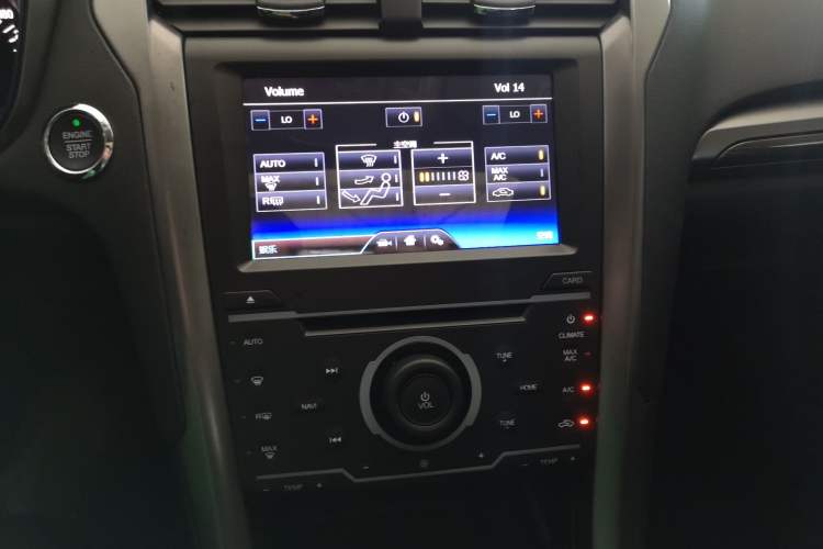 Used Ford Mondeo 2018 EcoBoost 180 Fashion Edition Audio And AC Panel