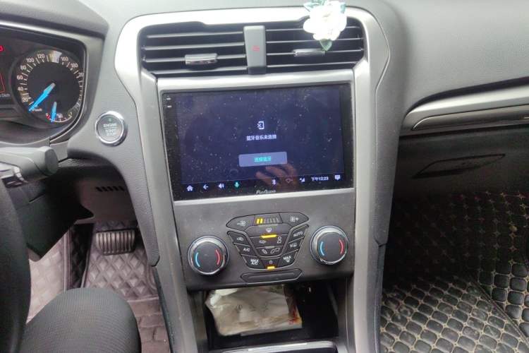 Used Ford Mondeo 2018 EcoBoost 180 Fashion Edition Audio And AC Panel