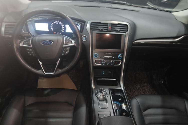 Used Ford Mondeo 2018 EcoBoost 180 SmartControl Luxury Model China VI Standard Center Console