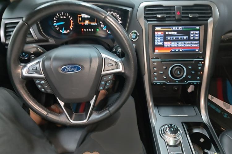 Used Ford Mondeo 2018 EcoBoost 200 Smart Control Fashion Model China VI Standard Center Console