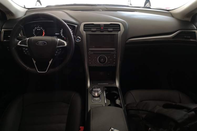 Used Ford Mondeo 2018 EcoBoost 180 Fashion Edition Center Console