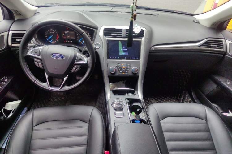 Used Ford Mondeo 2018 EcoBoost 180 Fashion Edition Center Console