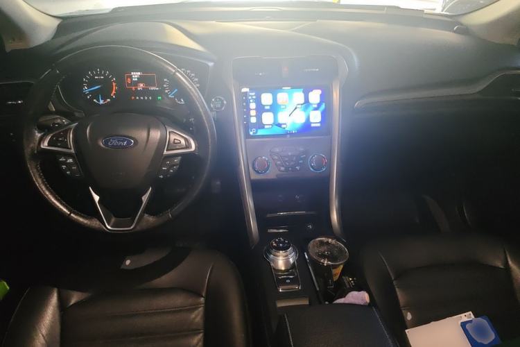 Used Ford Mondeo 2018 EcoBoost 200 Stylish Model Center Console