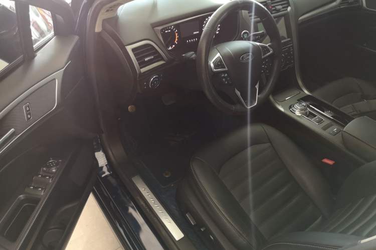 Used Ford Mondeo 2018 EcoBoost 180 Fashion Edition Driver Seat