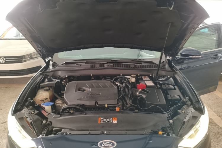 Used Ford Mondeo 2018 EcoBoost 180 Smart Control Fashion Model China VI Standard Engine Bay