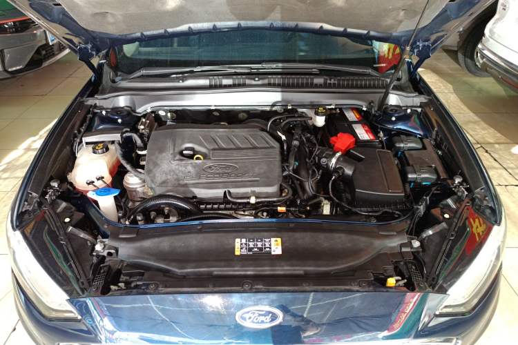 Used Ford Mondeo 2018 EcoBoost 180 Smart Control Fashion Model China VI Standard Engine Bay