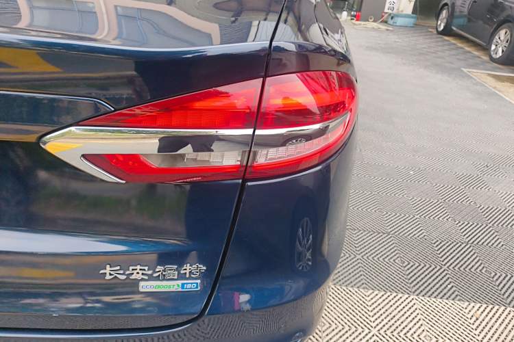 Used Ford Mondeo 2018 EcoBoost 180 Smart Control Fashion Model China V Standard Exterior 3