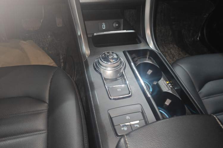 Used Ford Mondeo 2018 EcoBoost 180 SmartControl Luxury Model China VI Standard Gear Lever