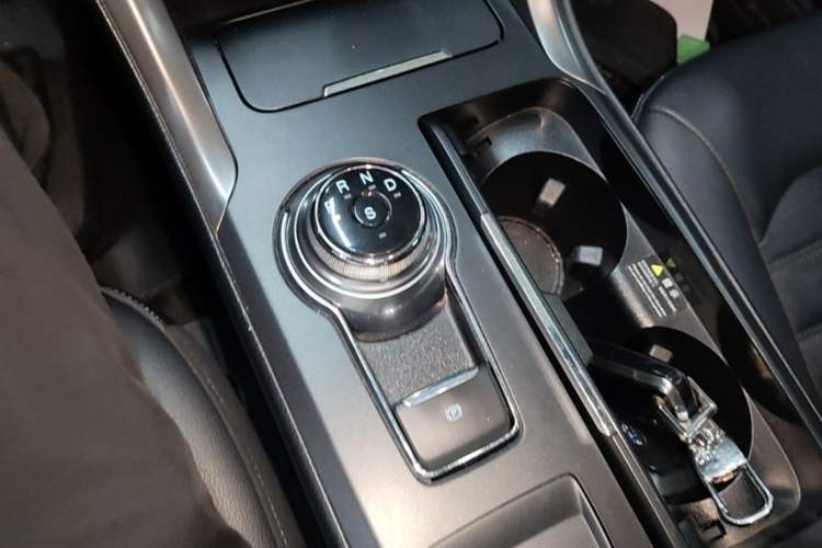 Used Ford Mondeo 2018 EcoBoost 200 Smart Control Fashion Model China VI Standard Gear Lever