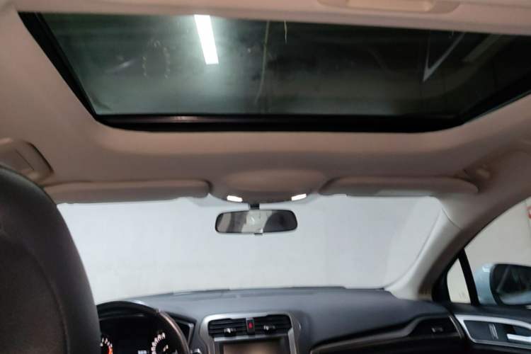 Used Ford Mondeo 2018 EcoBoost 200 Smart Control Fashion Model China VI Standard Headliner