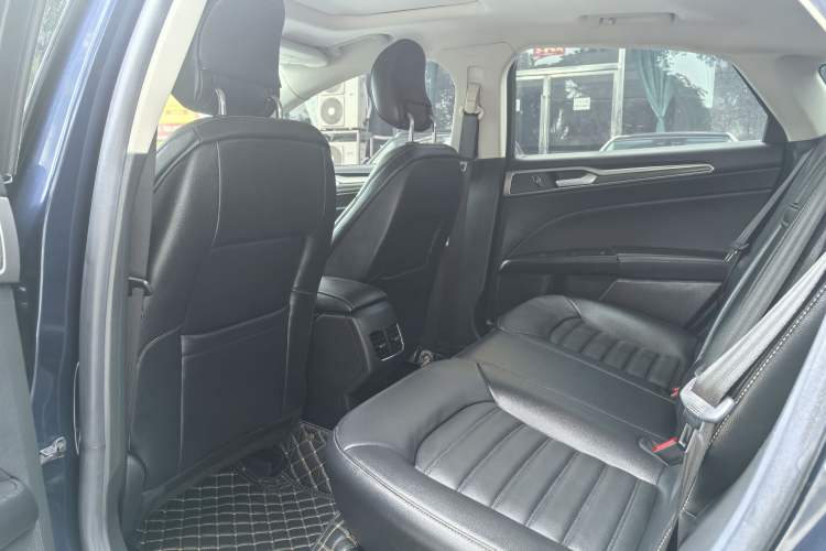 Used Ford Mondeo 2018 EcoBoost 180 Fashion Edition Interior 3