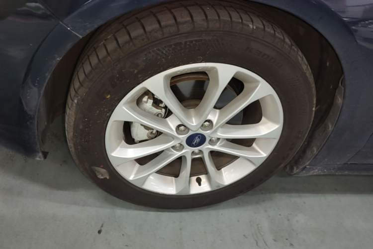 Used Ford Mondeo 2018 EcoBoost 180 Smart Control Fashion Model China V Standard Left Front Wheel Hub