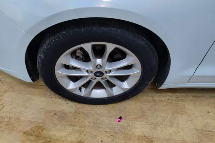 Used Ford Mondeo 2018 EcoBoost 200 Smart Control Fashion Model China VI Standard Left Front Wheel Hub