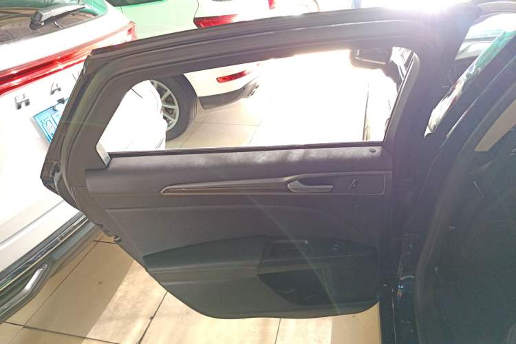 Used Ford Mondeo 2018 EcoBoost 180 Smart Control Fashion Model China VI Standard Left Rear Door Interior