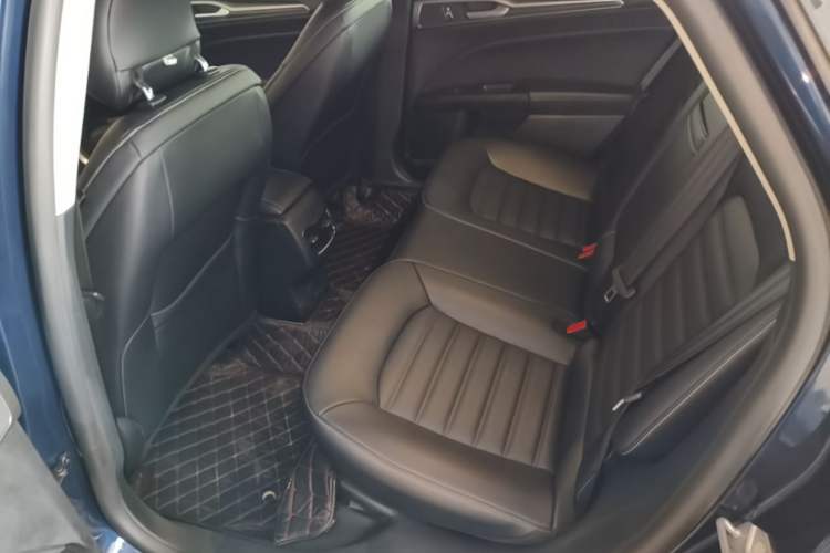 Used Ford Mondeo 2018 EcoBoost 180 Smart Control Fashion Model China VI Standard Left Rear Seat