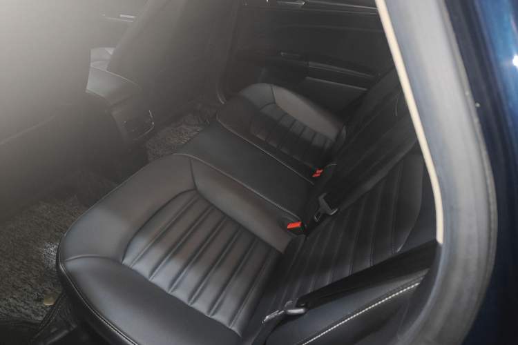 Used Ford Mondeo 2018 EcoBoost 180 SmartControl Luxury Model China VI Standard Left Rear Seat