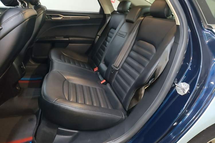 Used Ford Mondeo 2018 EcoBoost 200 Smart Control Fashion Model China VI Standard Left Rear Seat