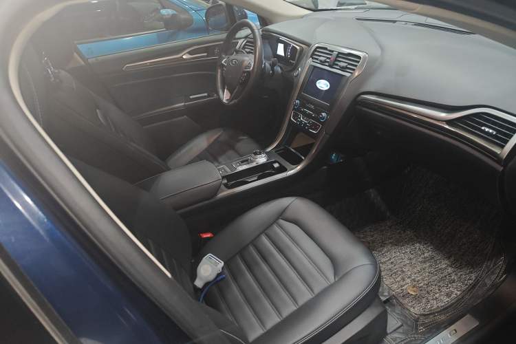 Used Ford Mondeo 2018 EcoBoost 180 SmartControl Luxury Model China VI Standard Right Front Seat