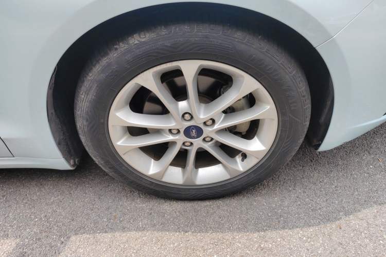 Used Ford Mondeo 2018 EcoBoost 200 Smart Control Fashion Model China VI Standard Right Front Wheel Hub