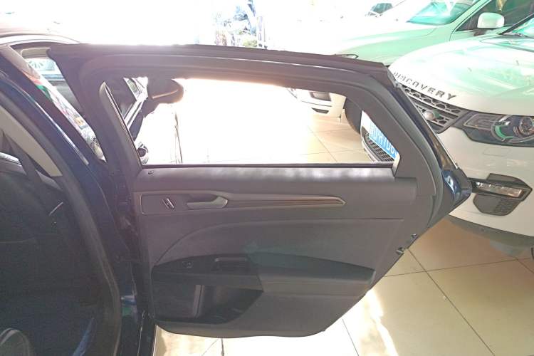 Used Ford Mondeo 2018 EcoBoost 180 Smart Control Fashion Model China VI Standard Right Rear Door Interior