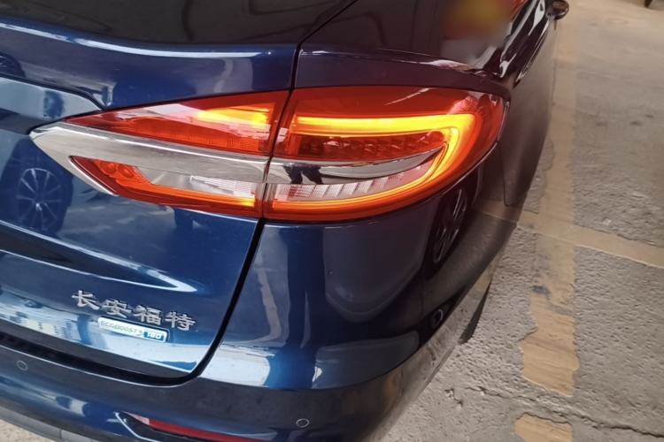 Used Ford Mondeo 2018 EcoBoost 180 Smart Control Fashion Model China VI Standard Right Rear Taillight