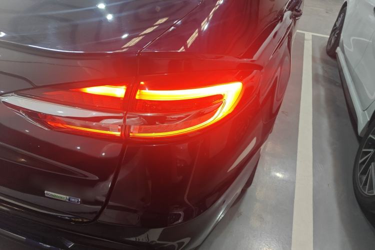 Used Ford Mondeo 2018 EcoBoost 180 SmartControl Luxury Model China VI Standard Right Rear Taillight