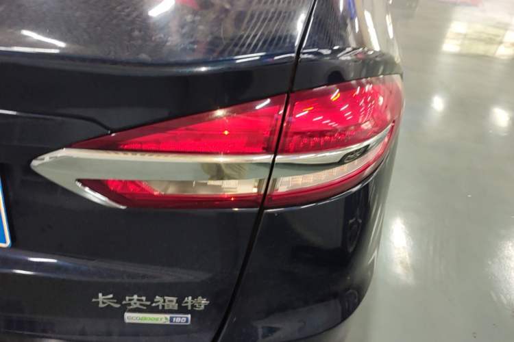 Used Ford Mondeo 2018 EcoBoost 180 Smart Control Fashion Model China V Standard Right Rear Taillight