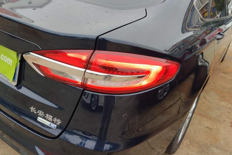Used Ford Mondeo 2018 EcoBoost 180 Smart Control Fashion Model China V Standard Right Rear Taillight