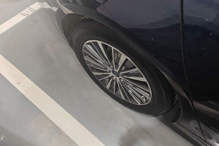 Used Ford Mondeo 2018 EcoBoost 180 SmartControl Luxury Model China VI Standard Right Rear Wheel Hub