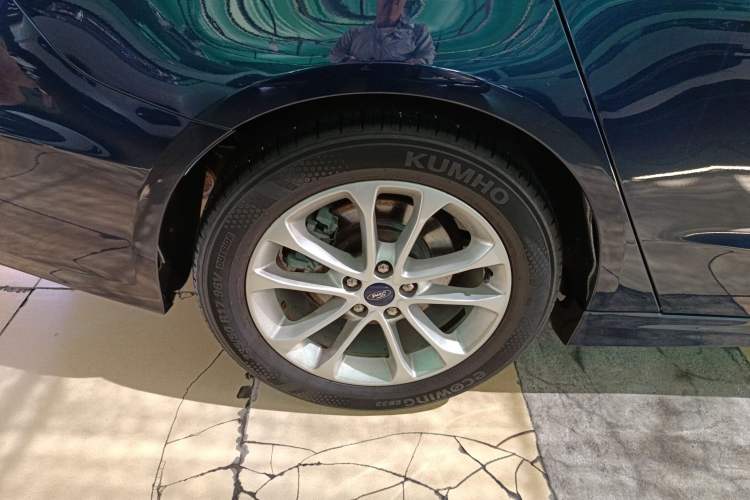 Used Ford Mondeo 2018 EcoBoost 180 Smart Control Fashion Model China VI Standard Right Rear Wheel Hub