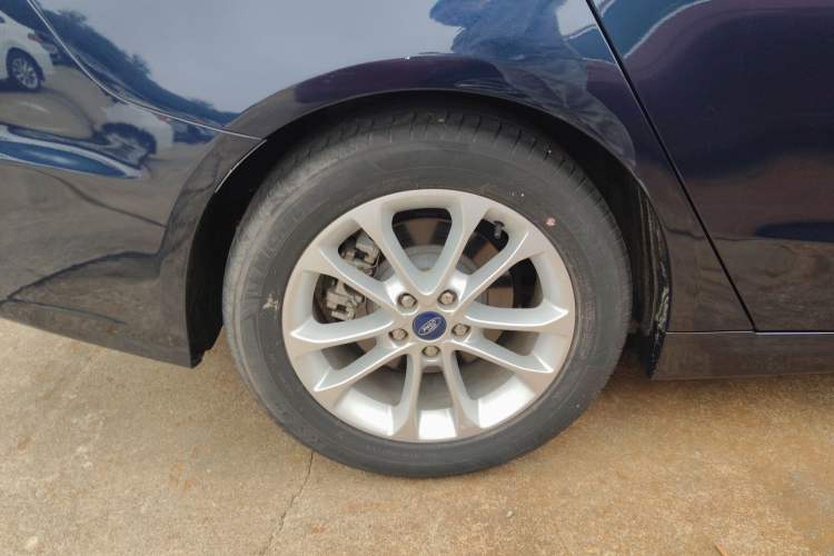 Used Ford Mondeo 2018 EcoBoost 180 Smart Control Fashion Model China V Standard Right Rear Wheel Hub