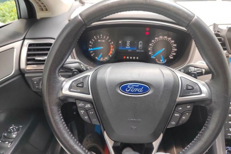 Used Ford Mondeo 2018 EcoBoost 200 Smart Control Fashion Model China VI Standard Steering Wheel