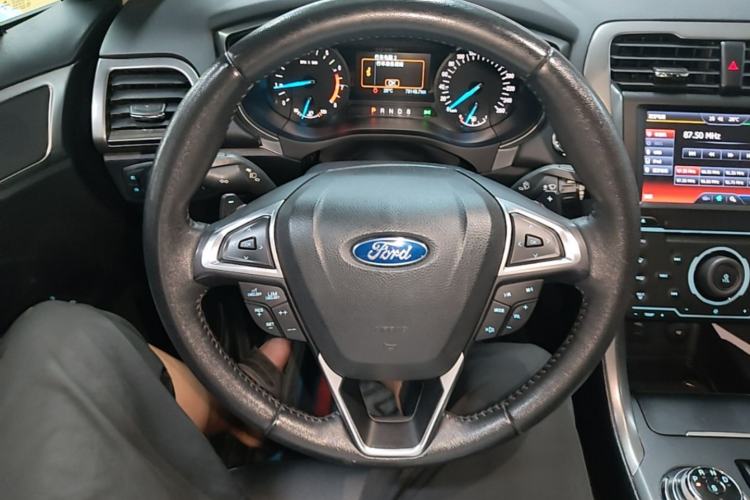 Used Ford Mondeo 2018 EcoBoost 200 Smart Control Fashion Model China VI Standard Steering Wheel