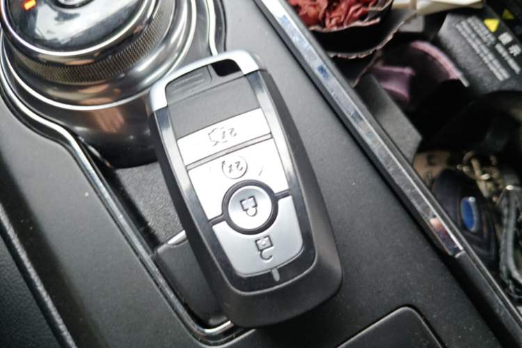 Used Ford Mondeo 2018 EcoBoost 180 Smart Control Fashion Model China V Standard Vehicle Key