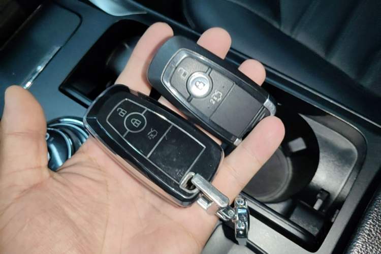 Used Ford Mondeo 2018 EcoBoost 200 Smart Control Fashion Model China VI Standard Vehicle Key