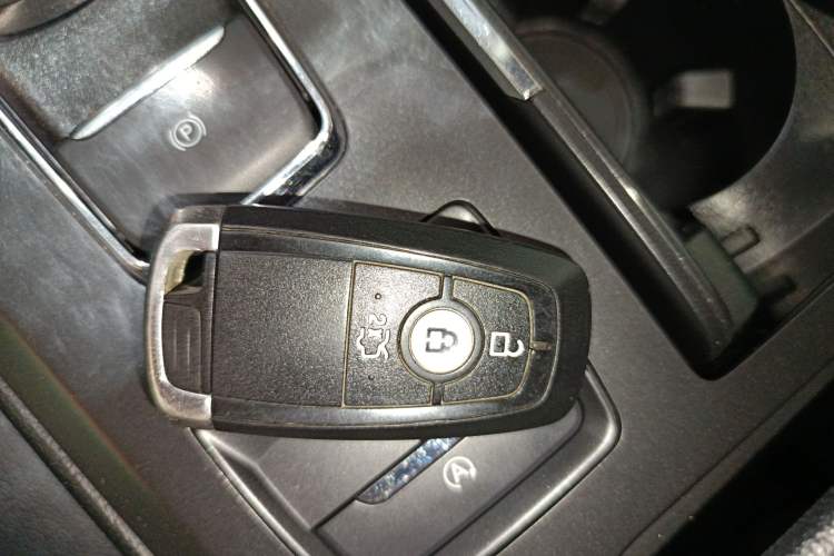 Used Ford Mondeo 2018 EcoBoost 180 Smart Control Fashion Model China VI Standard Vehicle Key