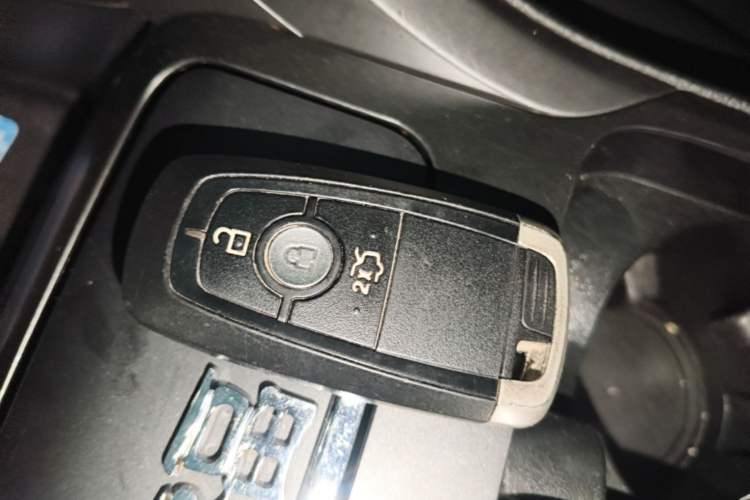 Used Ford Mondeo 2018 EcoBoost 180 Smart Control Fashion Model China V Standard Vehicle Key