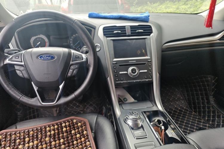 Used Ford Mondeo 2018 EcoBoost 200 Stylish Model Center Console