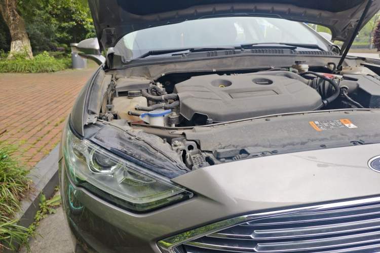 Used Ford Mondeo 2018 EcoBoost 200 Stylish Model Engine Bay Right