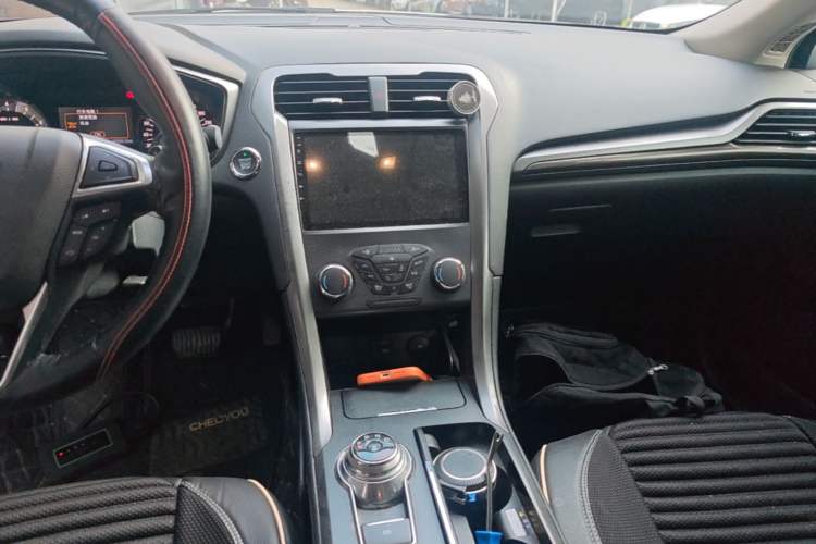 Used Ford Mondeo 2018 EcoBoost 180 Smart Control Fashion Model China VI Standard Audio And AC Panel